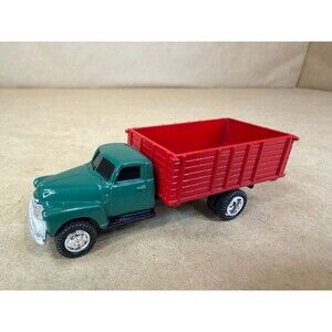 Vintage ERTL 1950 Chevrolet Chevy Grain Truck 1:64 Scale Diecast Farm Toy Green